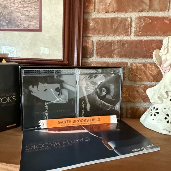 Garth Brooks' "Blame It All on My Roots: Five Decades of Influences" box Set - Picture 5 of 8